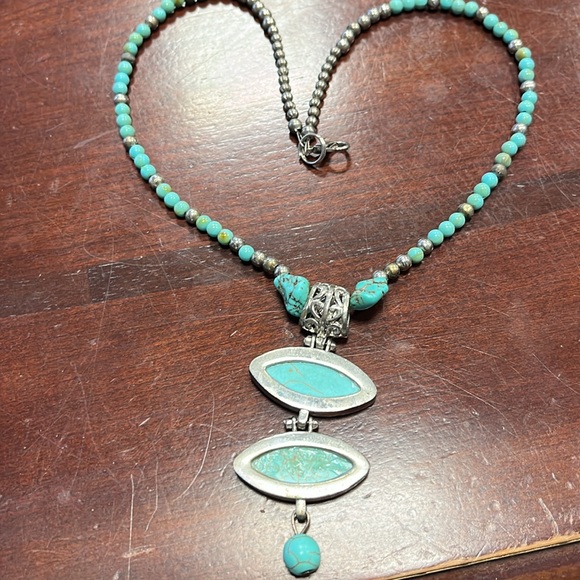 Gorgeous silver and turquoise necklace. - Picture 3 of 3